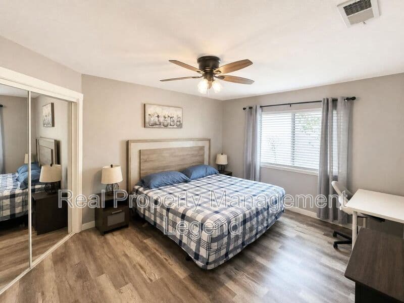 Carrollton House: 2930 Furneaux Ln
