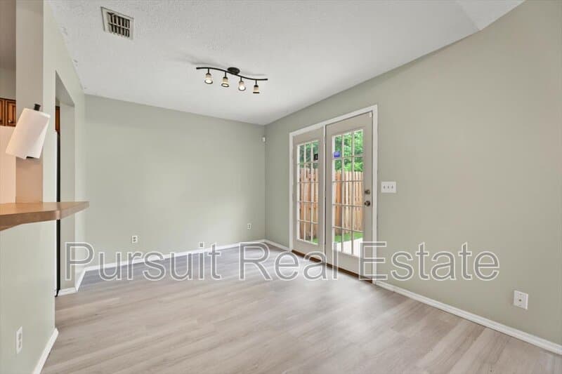 Jacksonville House: 3811 Millpoint Drive