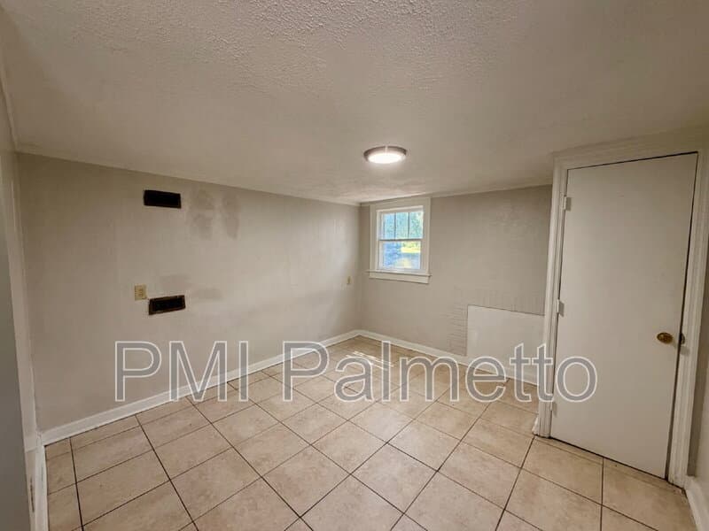 Columbia House: 1304 Mount Vernon Street