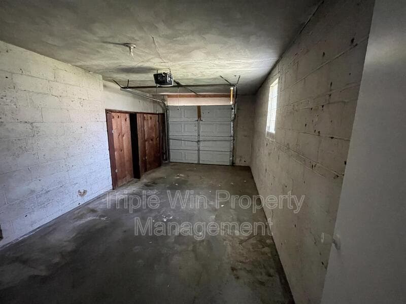 Saint Louis House: 7117 Forest Hill Dr