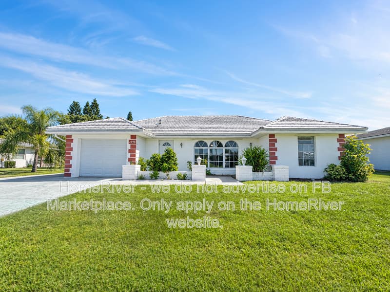 Port Charlotte House: 2496 Beacon Dr