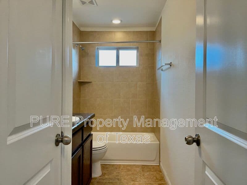 Leander House: 417 Cinnamon Teal