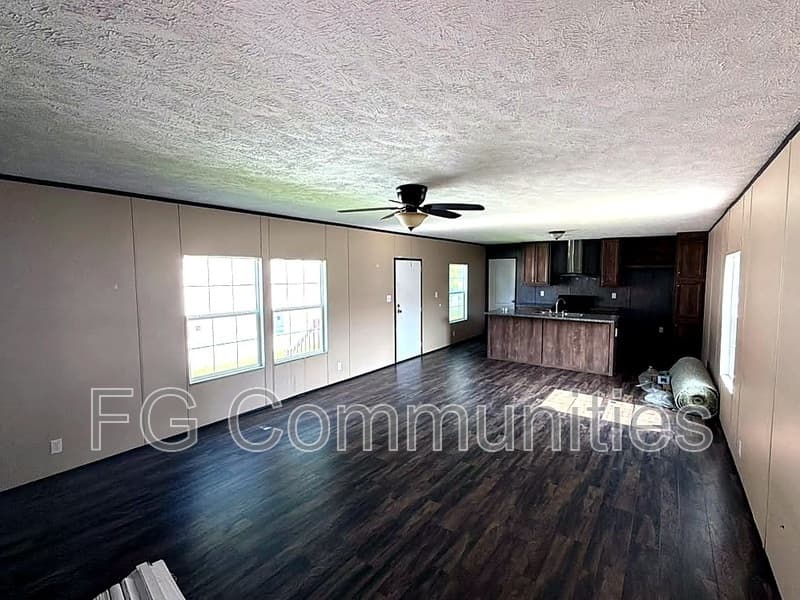 Greenville House: 112 Cloverleaf Ct