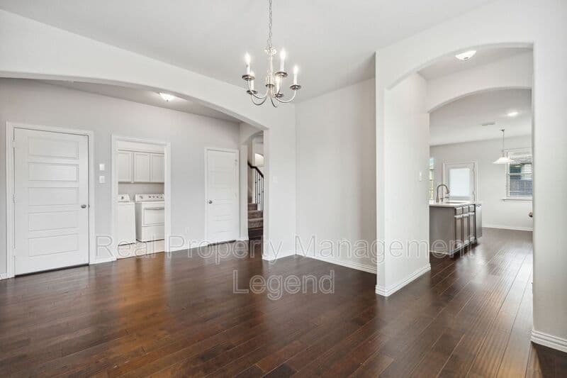 Aubrey House: 1833 Meadow Trail Lane