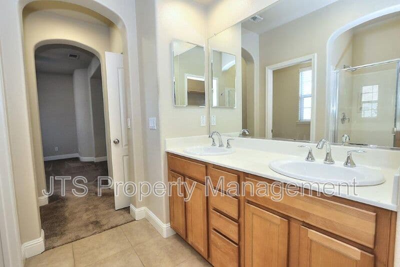 Orangevale House: 9041 Crescenda Lane