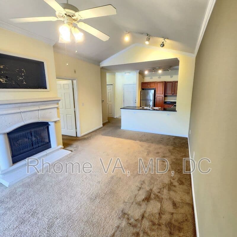 Herndon Condo: 12949 Centre Park Cir