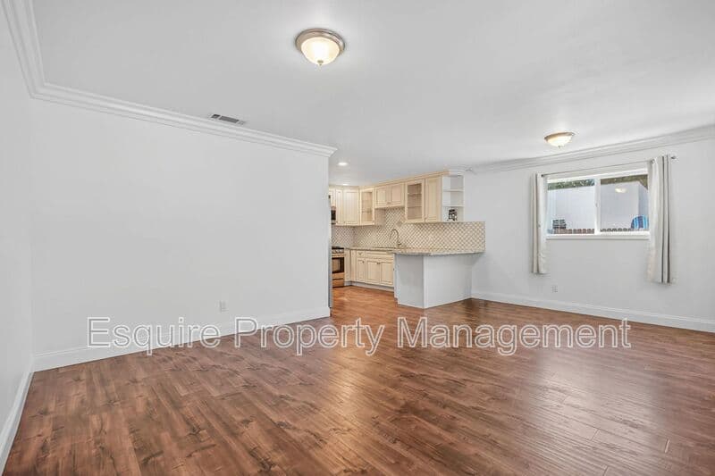 VENTURA Condo: 1218 N. OLIVE ST
