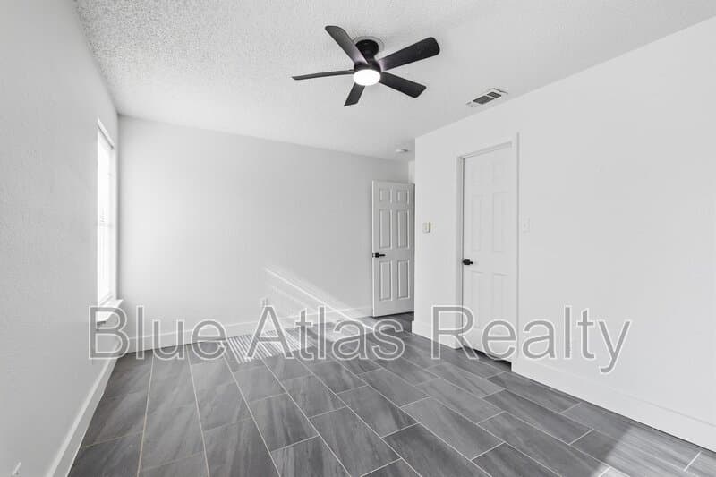 Fort Worth House: 7124 Wagonwheel Road