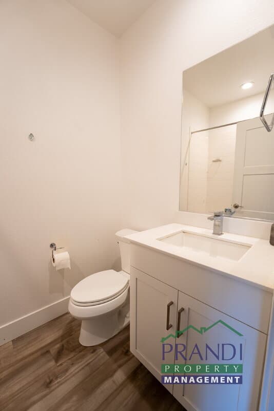 Novato Condo: 906 Rockview Rd