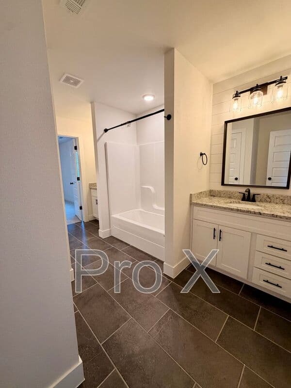 Centerton House: 1141 Red Maple St