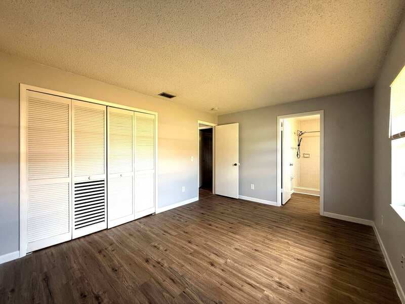 Brandon Condo: 3202 Bloomingdale Villas Court -3202