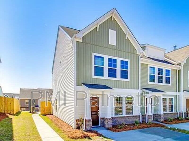 Columbia House: 3022 Harborview Drive