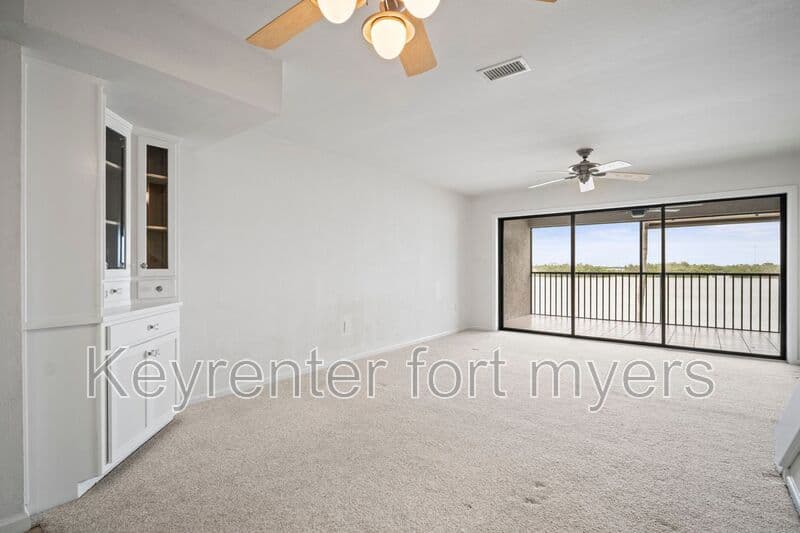Fort Myers Beach House: 894 Buttonwood Dr
