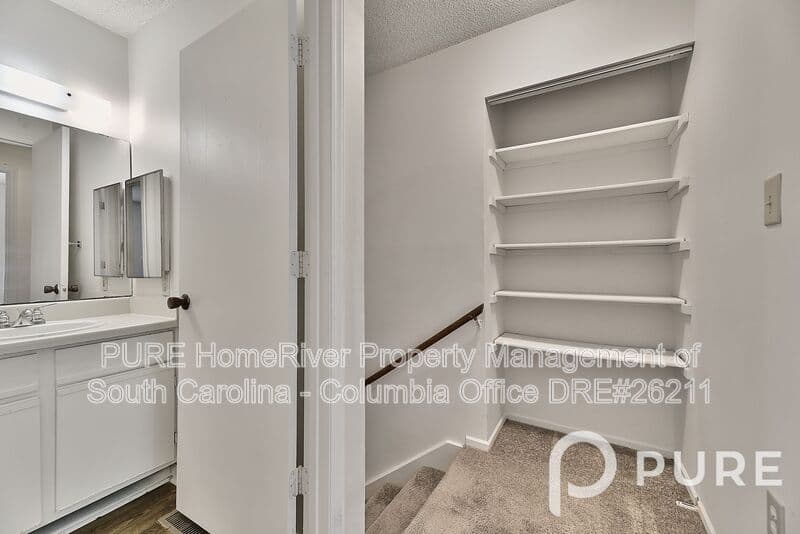 West Columbia House: 1290 Hulon Circle