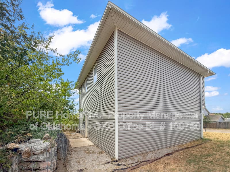 Edmond House: 428 Belmont Cir