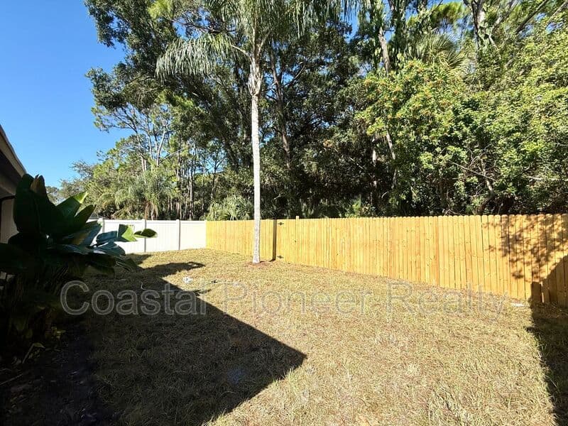 Tampa House: 8731 Huntfield St