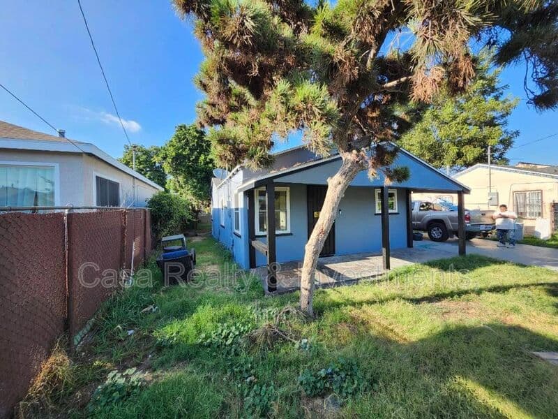 Compton House: 2123 E Piru Street