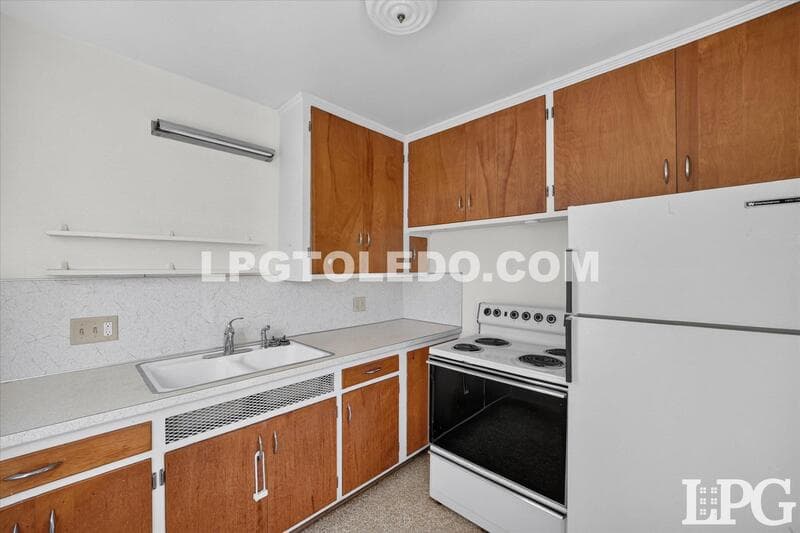 Toledo Condo: 3735 Shellbourne Rd.