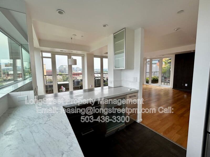 Portland Condo: 300 NW 8th Ave