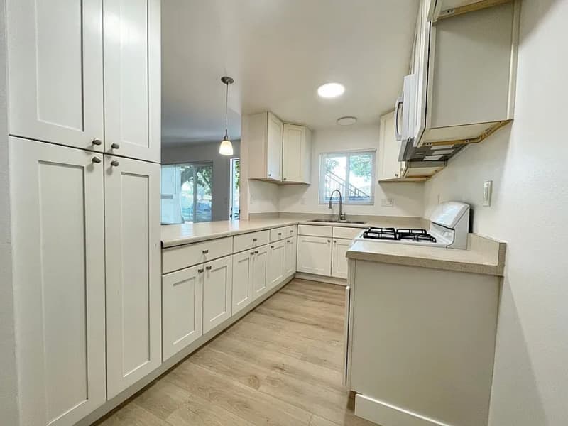 Oxnard Condo: 241 Chester Way