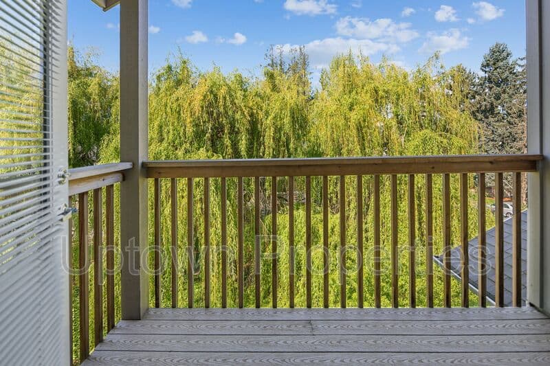 Fairview House: 2655 NE 205th Ave