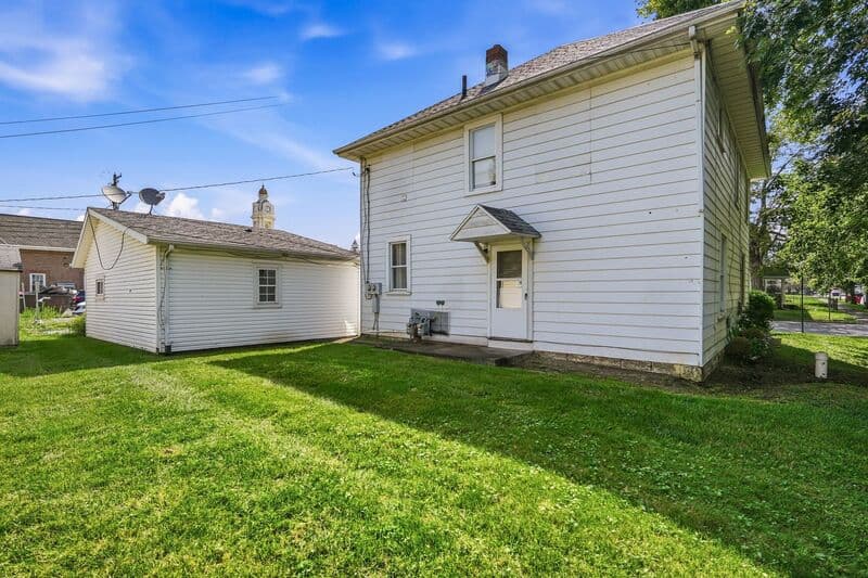 London House: 67-67 1/2 W Fourth St