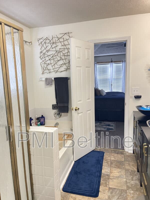 South Fulton House: 5825 Old Carriage Drive