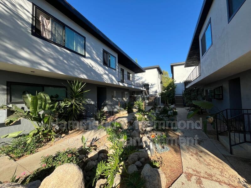 Van Nuys Condo: 5722 Woodman Ave.