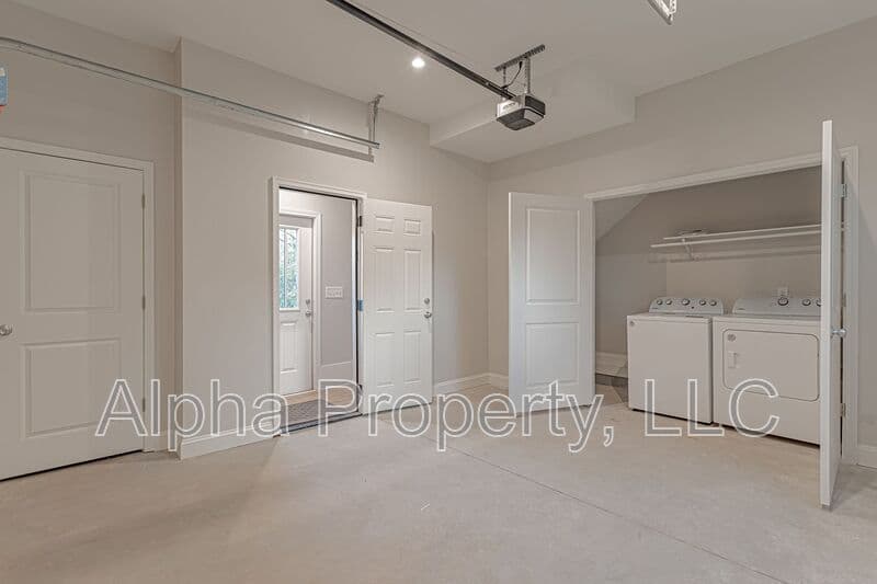 Greenville House: 25 Ledbetter St