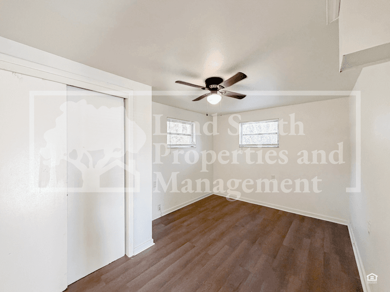 Lakeland House: 1030 Lakewood Court