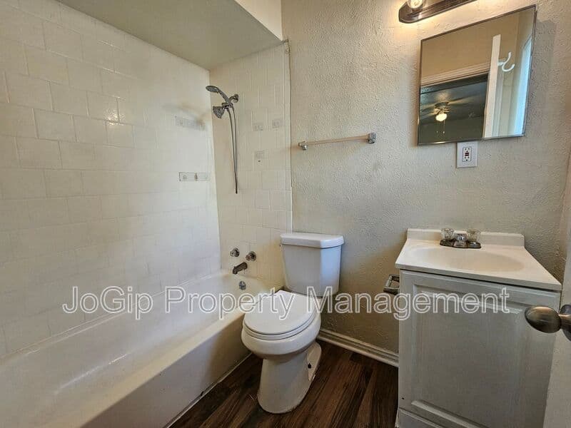 Dallas Condo: 6540 Hollis Ave
