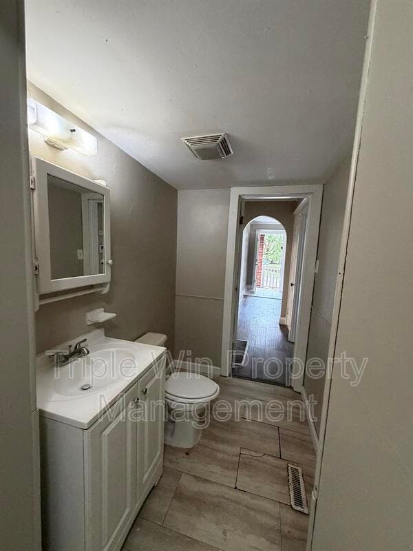 St. Louis House: 9425 Burdella Ave.