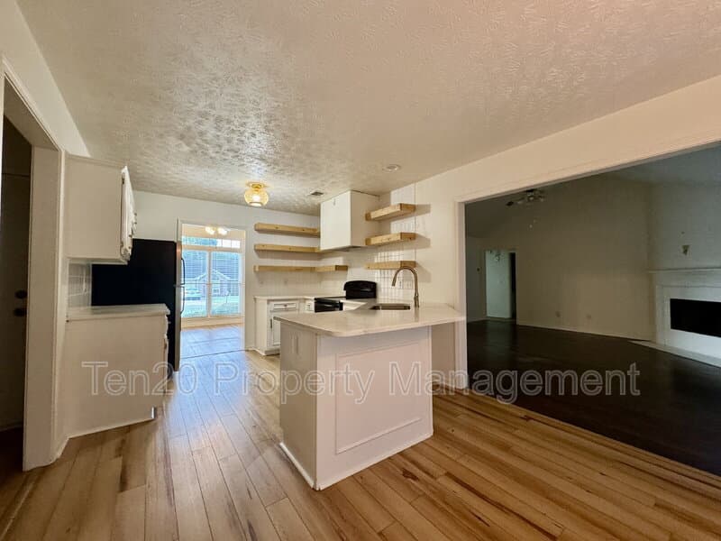Columbus House: 6009 Creek Stone Court