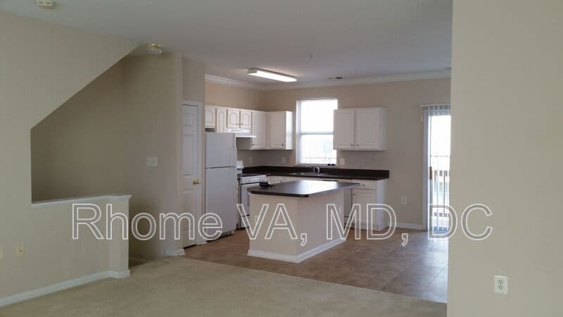 Ashburn Townhome: 21792 Dragon's Green Square