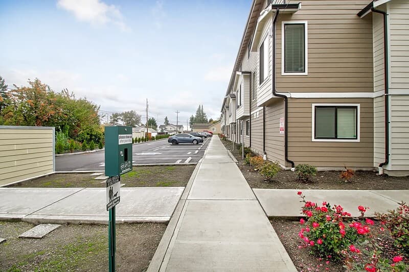 Tacoma Condo: Allenmore Brownstones 2309 State Street - 202