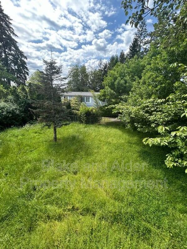 Portland House: 5609-A SE 117TH Ave