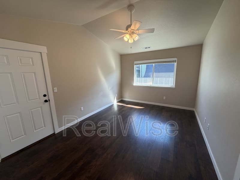 Grants Pass Condo: 124 SW Jenn Way