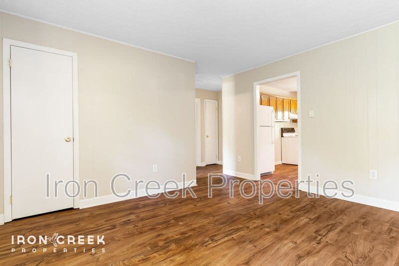 Black Mountain House: 250 Avena Rd