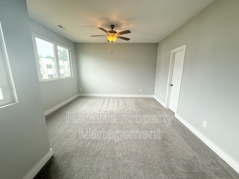 Clayton House: 22 S Laird Dr