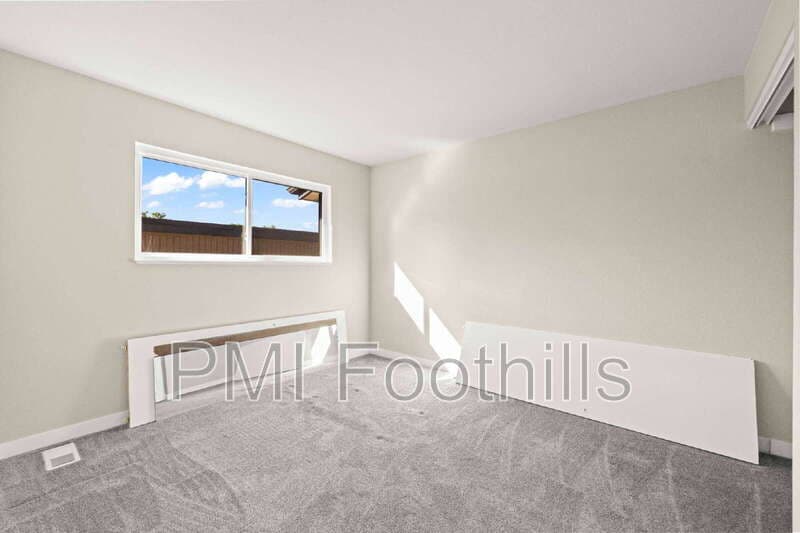 Golden Townhome: 206 South Holman Way