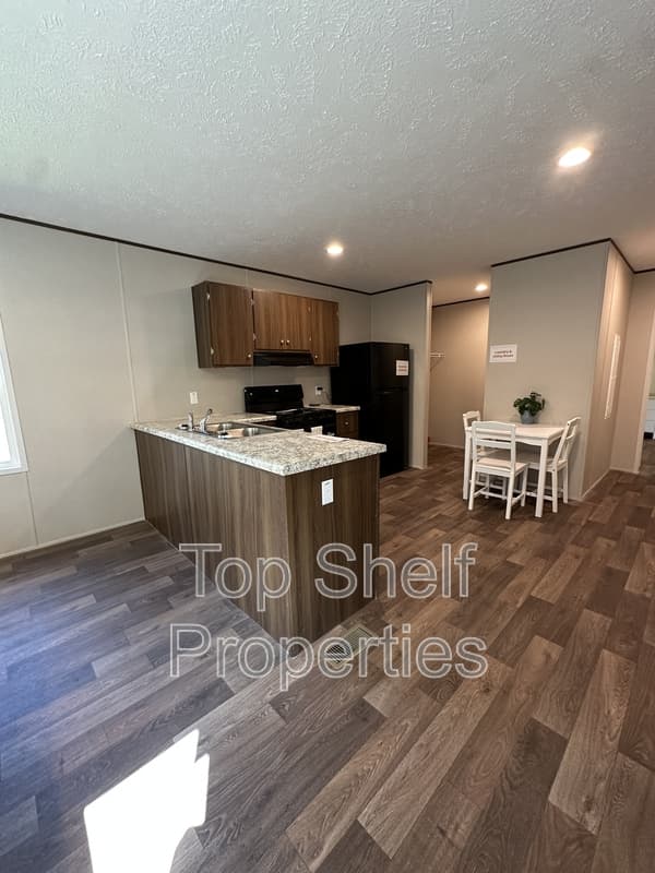 Daleville House: 74 Dilly Branch Road