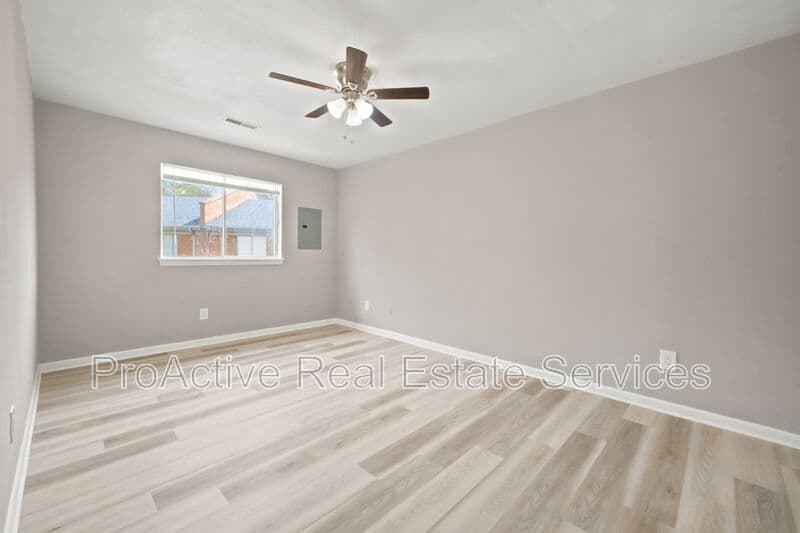 Norfolk House: 1458 Gabriel Dr
