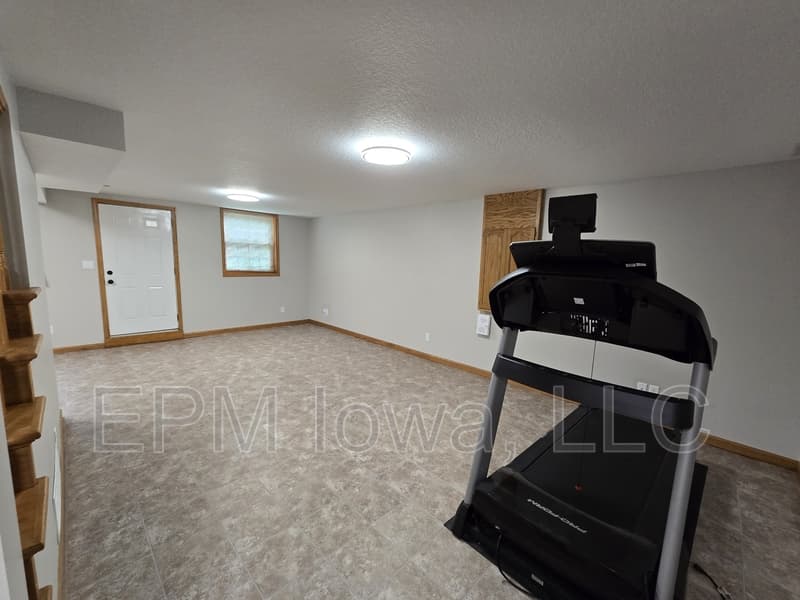 Cedar Falls House: 4710 Donald Drive