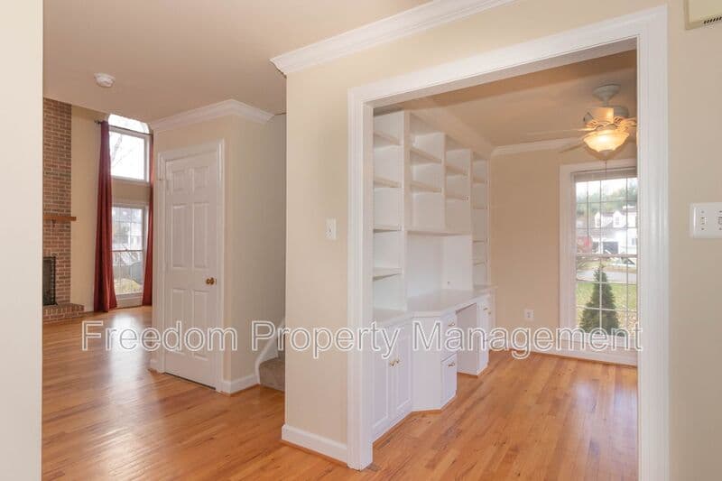 Warrenton House: 80 Brookshire Dr