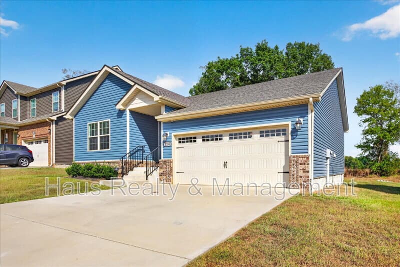 Clarksville House: 1280 Cardinal Creek Drive
