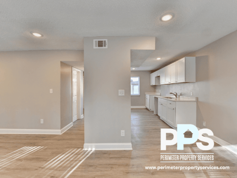 Atlanta House: 390 West Lake Avenue