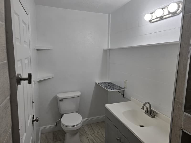 Largo Condo: 1624 Coral Way, Unit B