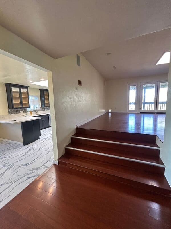 La Mesa House: 4040 Yale Ave