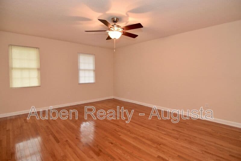 Evans House: 490 Pheasant Run Drive