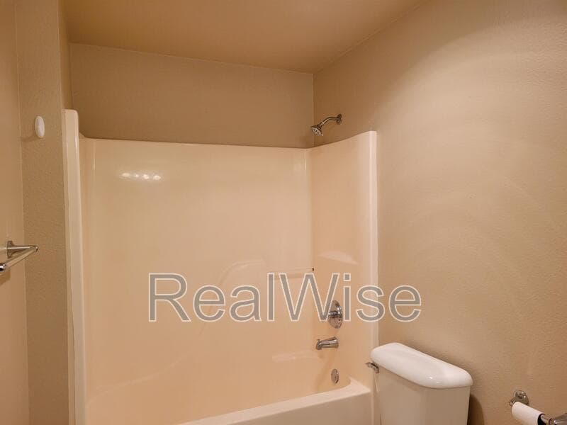 Grants Pass Condo: 1876 NE Fairview Ave
